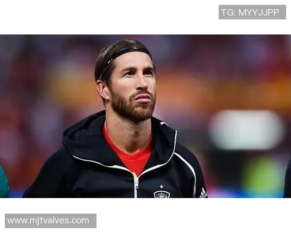 足球明星拉莫斯最新图集展示他的辉煌瞬间与精彩人生历程